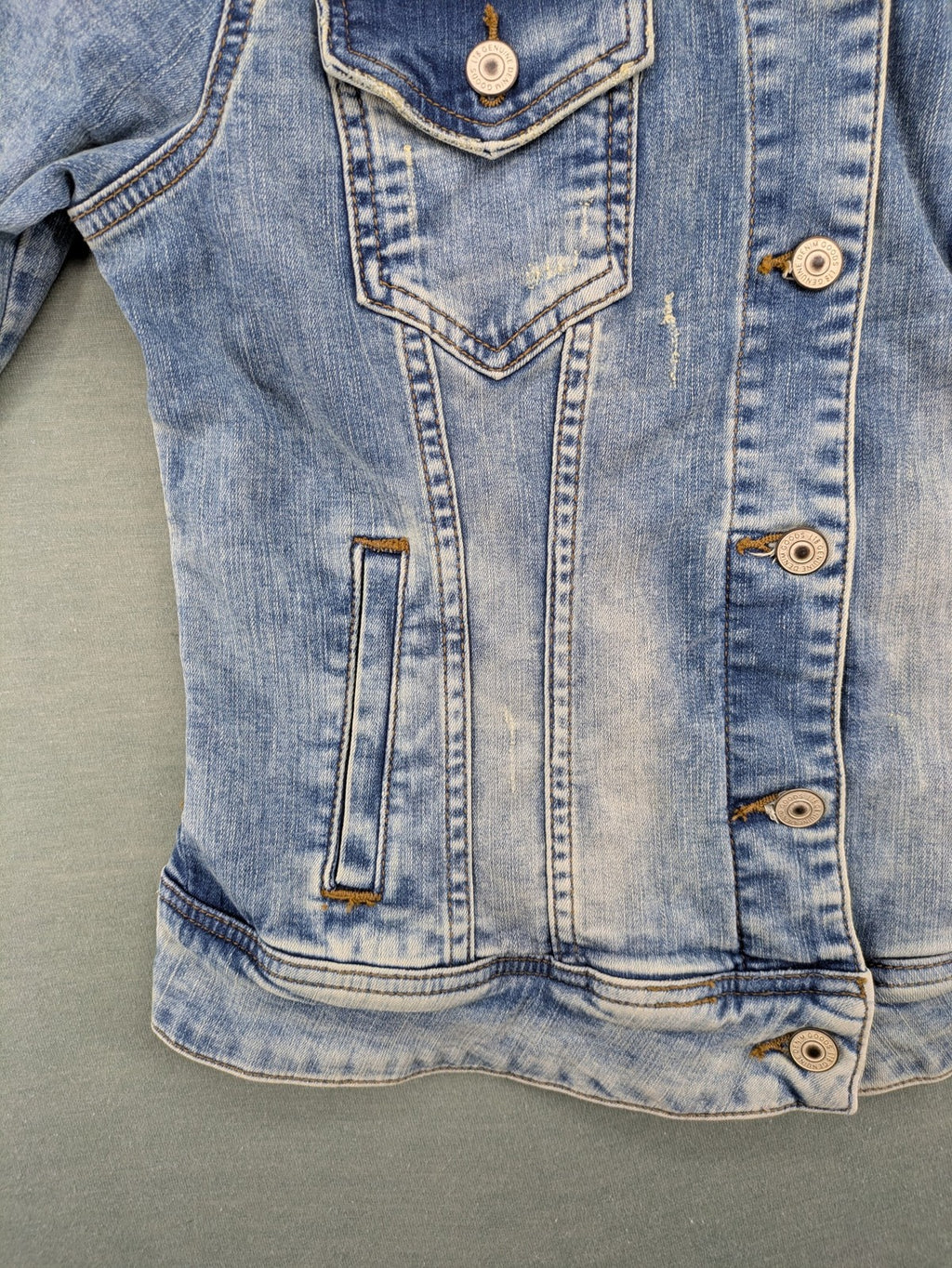 LTB blue denim jacket slim fit used look with button closure and chest pockets