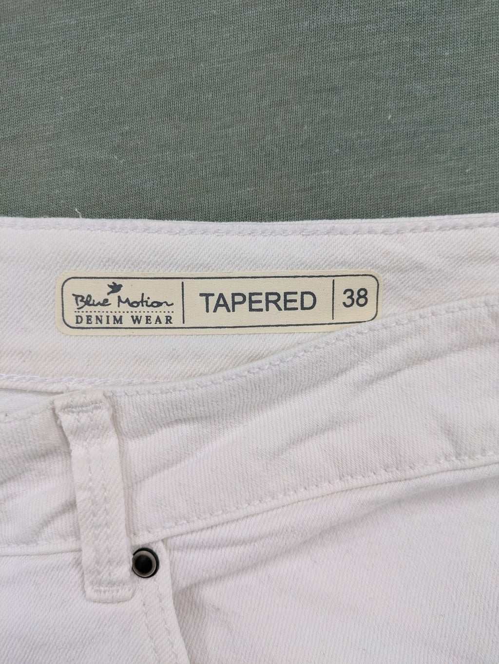 Blue Motion white tapered fit jeans with classic 5-pocket design and stretch cotton material.