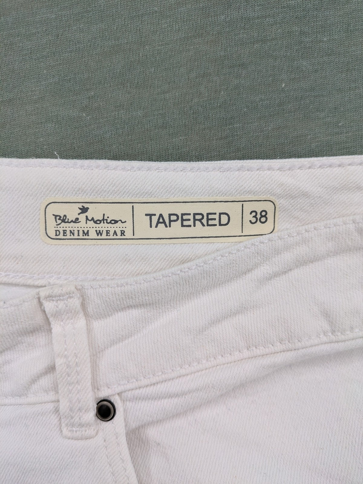 Blue Motion white tapered fit jeans with classic 5-pocket design and stretch cotton material.