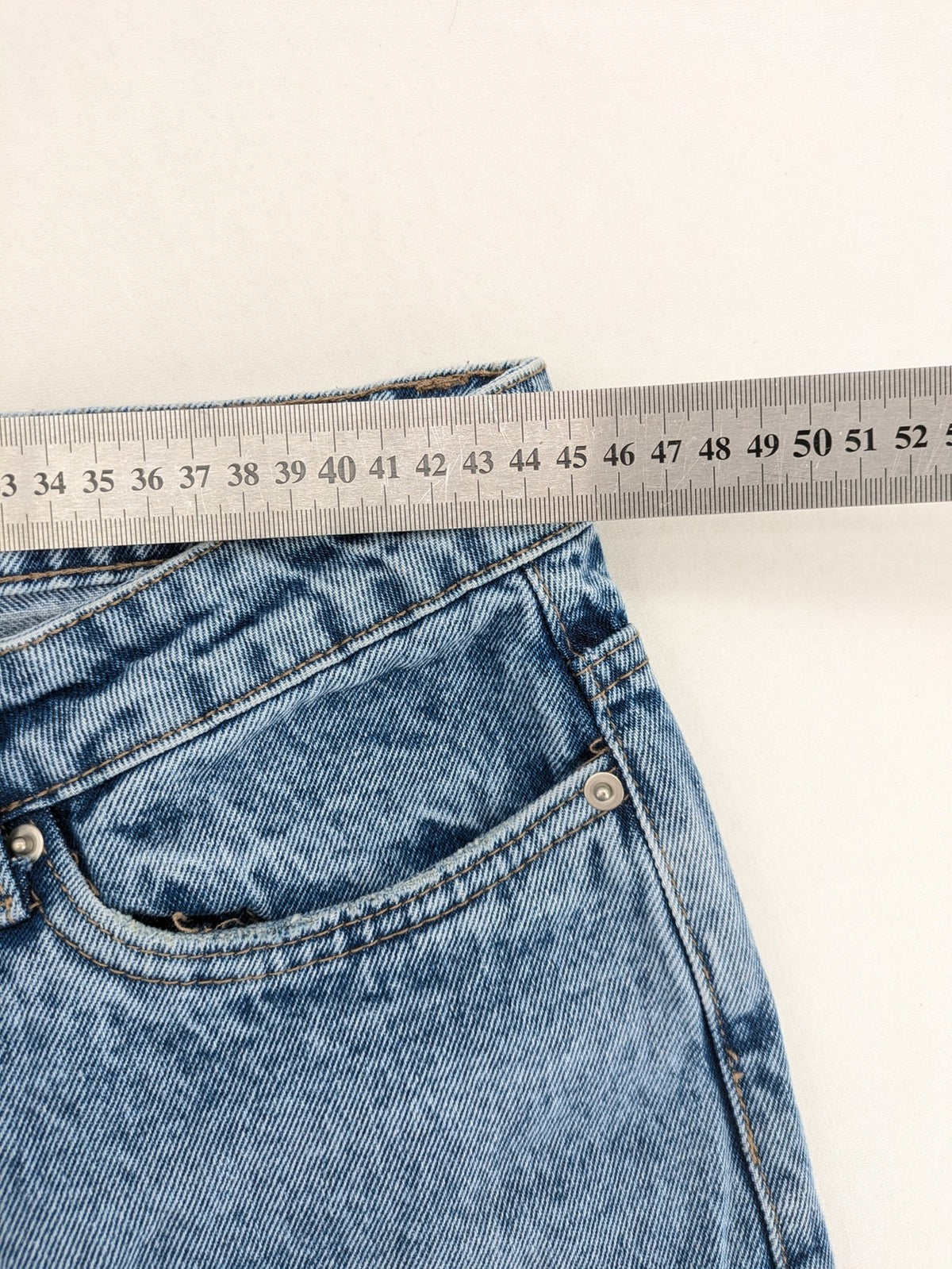 Janina blue mom jeans high-waist tapered leg with classic 5-pocket design.