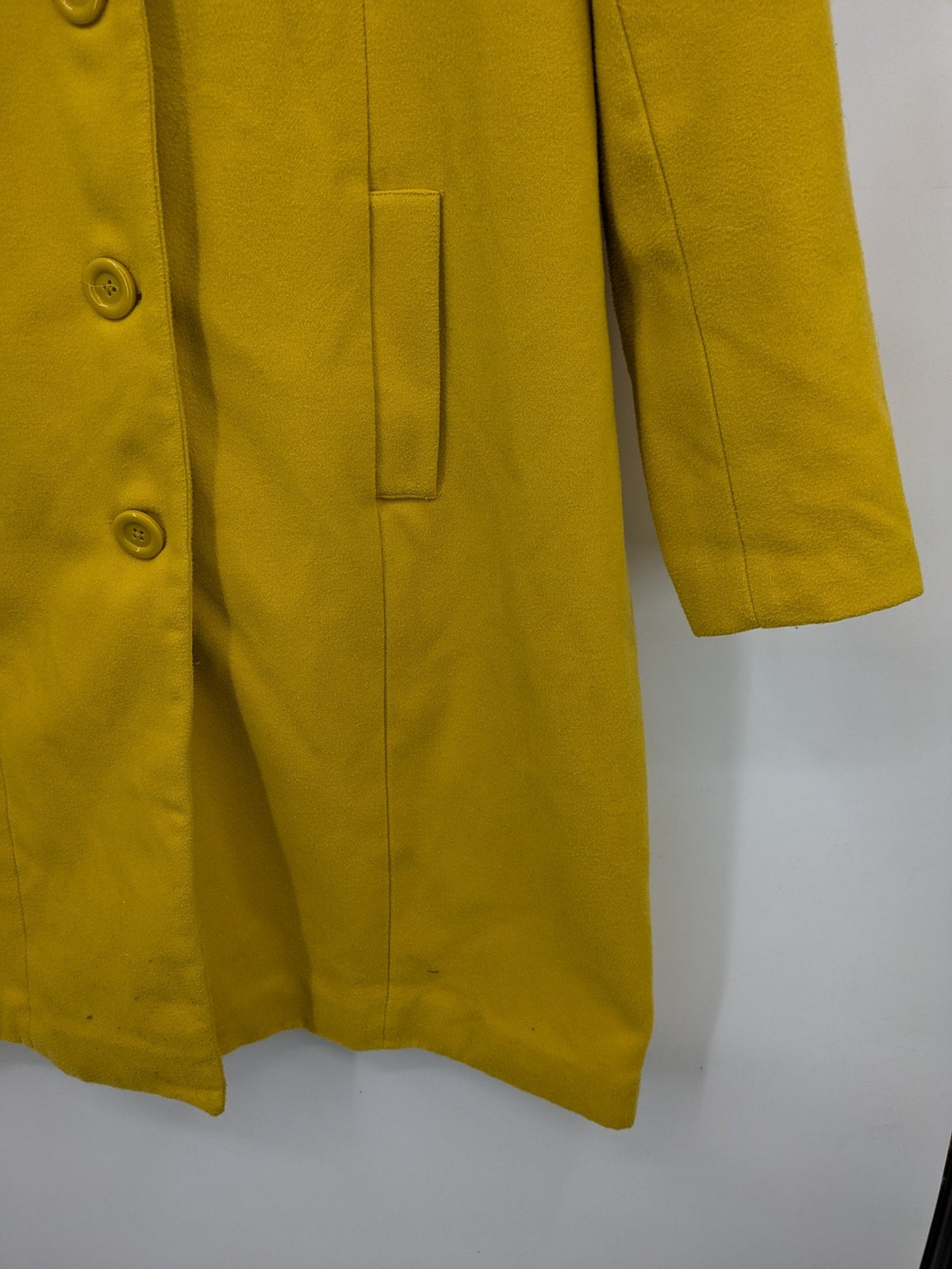 Bpc Selection yellow jacket kragenlos design with button placket and front pockets.