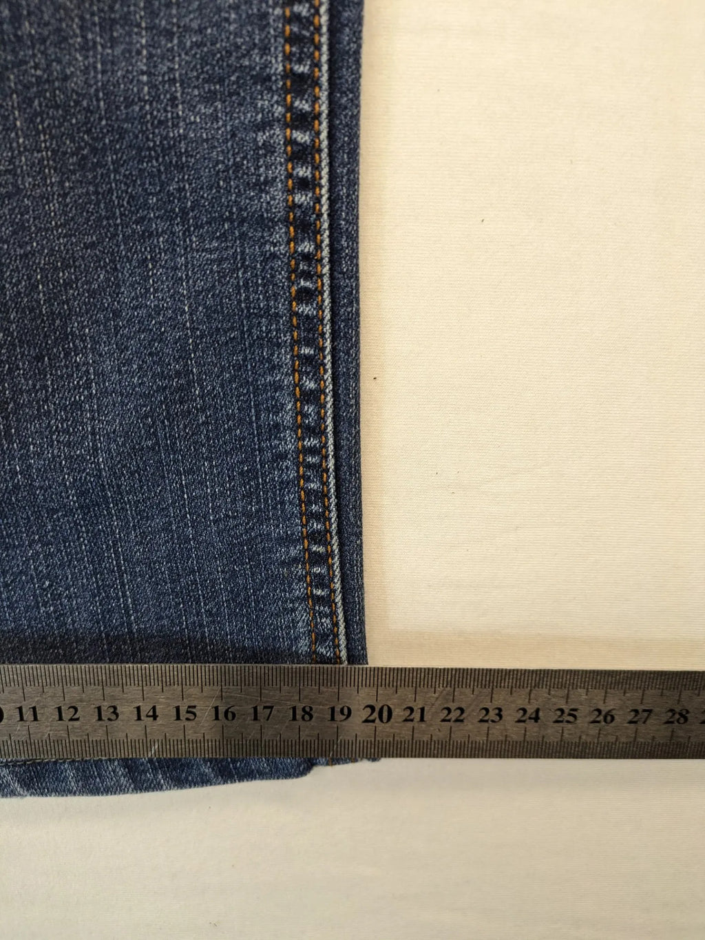 Atelier Gardeur blue straight jeans with five-pocket design and Superflex technology.