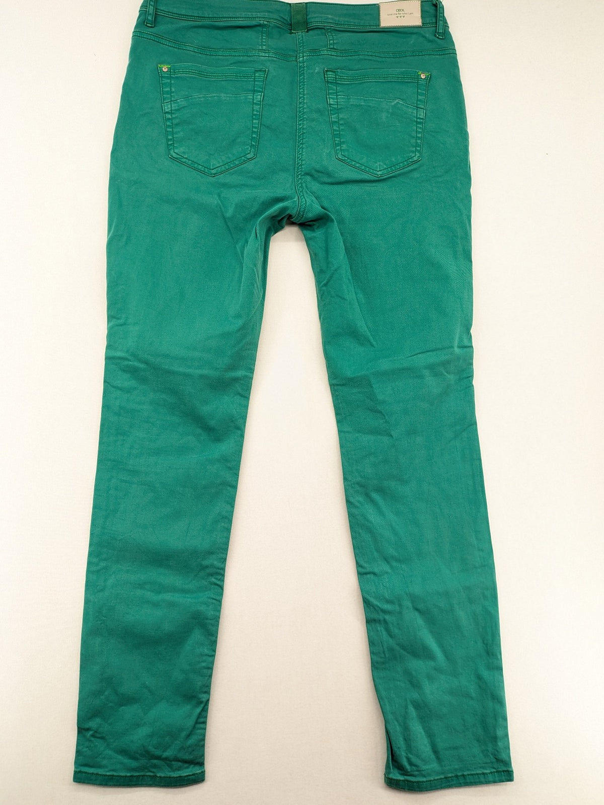 Cecil green straight jeans with classic 5-pocket design and distinctive stitching details.