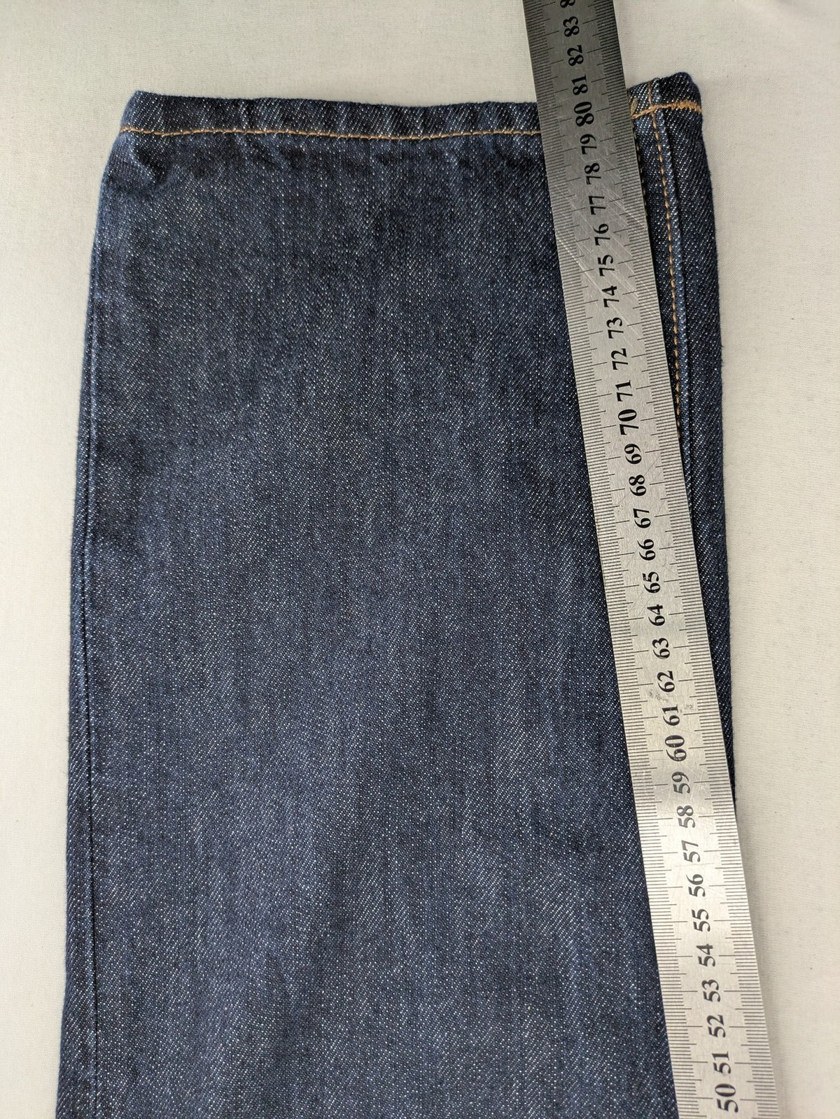 C&A blue straight jeans W28 L32 with 5-pocket design and contrasting orange stitching.