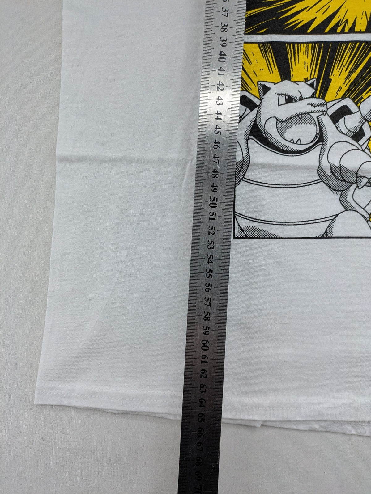 Pokémon multi graphic t-shirt featuring Pikachu, Glurak, Turtok, and Bisaflor in comic design.