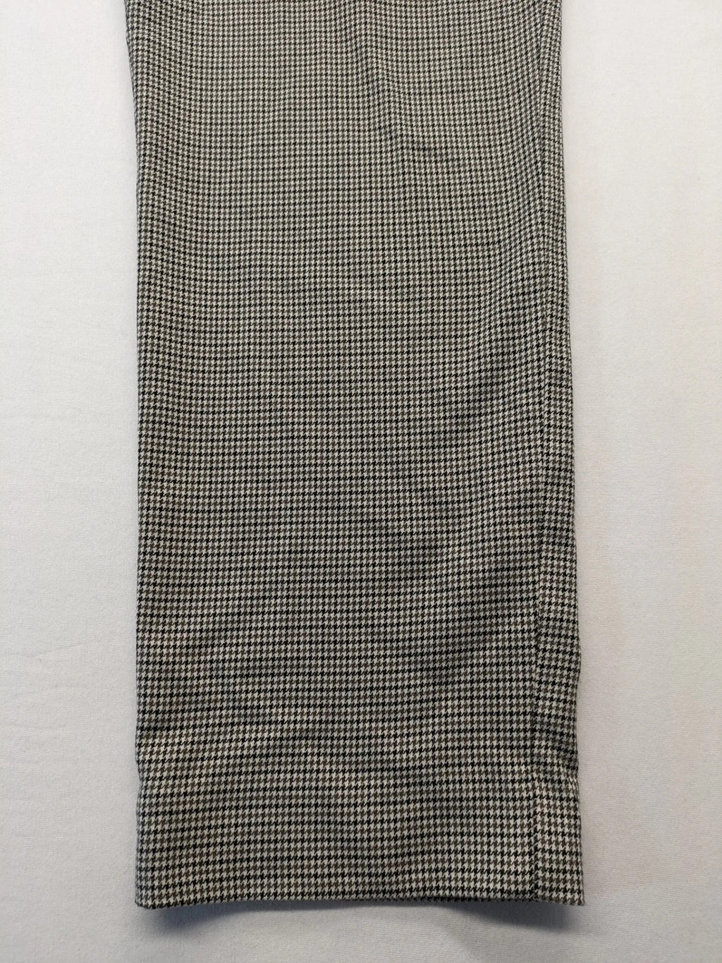 H&M beige pants houndstooth pattern with black and brown tones, stretchy material.