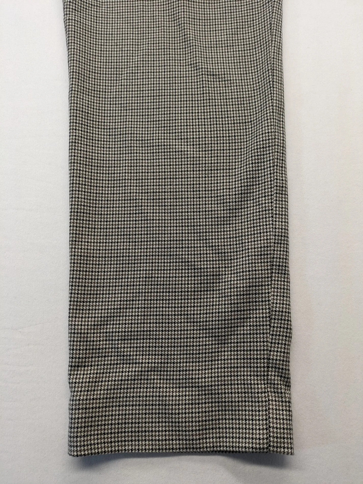 H&M beige pants houndstooth pattern with black and brown tones, stretchy material.