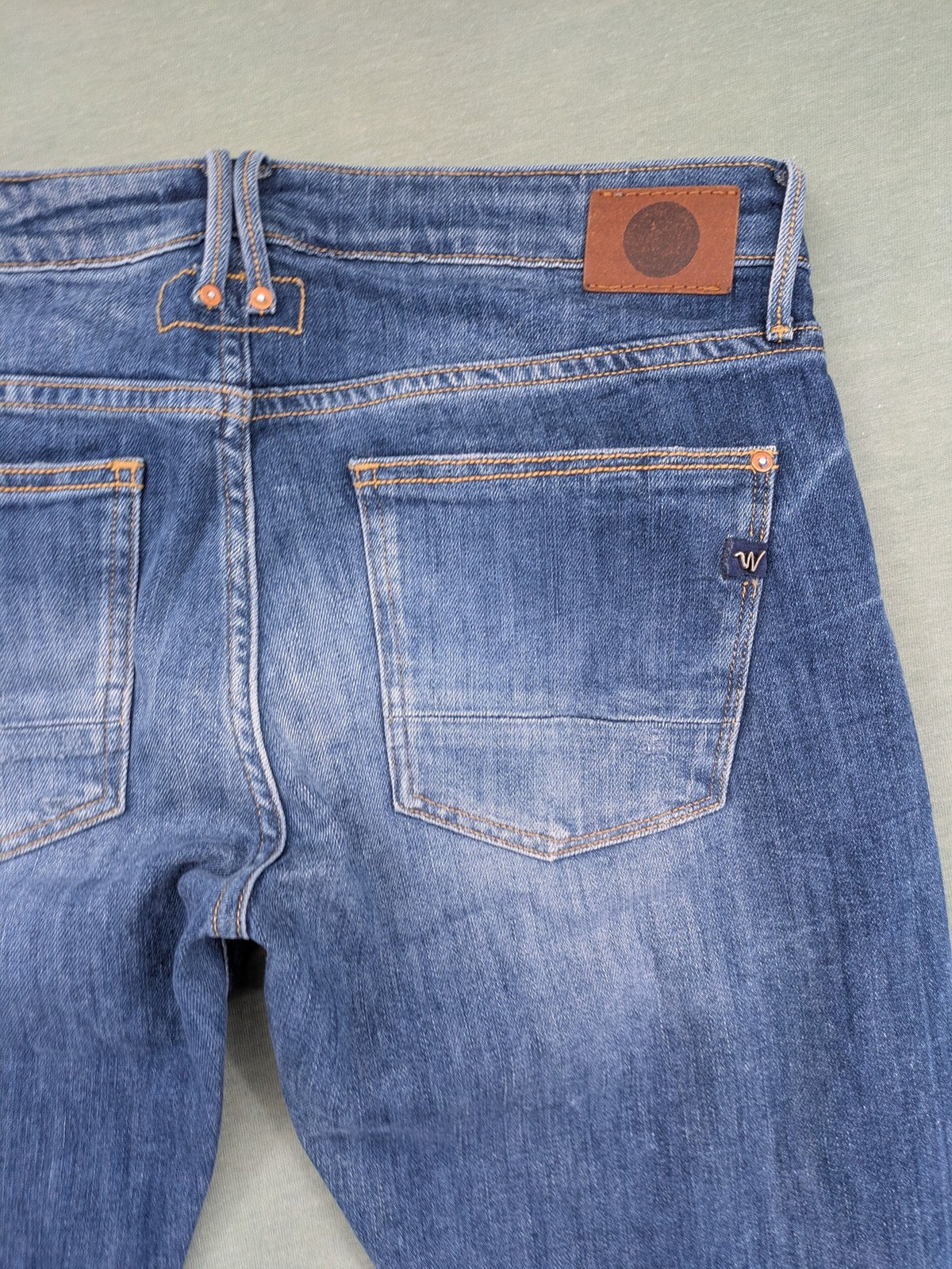 Le Temps des Cerises blue straight jeans, medium wash, 5-pocket design, Candiani denim.