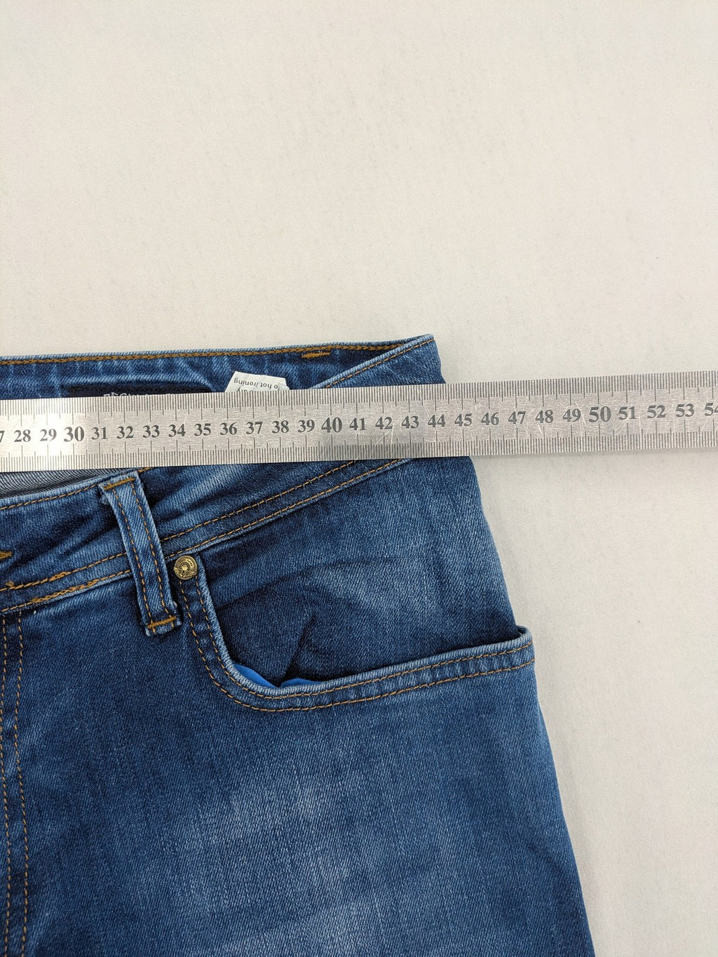 Dsquared2 blue straight jeans with five-pocket design and button fly, made in Italy.
