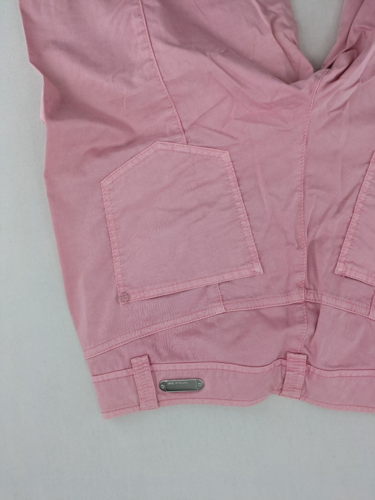 Raffaello Rossi pink pants 7/8 length with classic zip fly and soft stretch cotton.