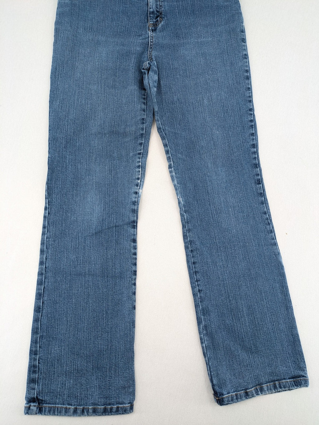 Vunic blue bootcut jeans medium wash five-pocket style with zipper and button closure