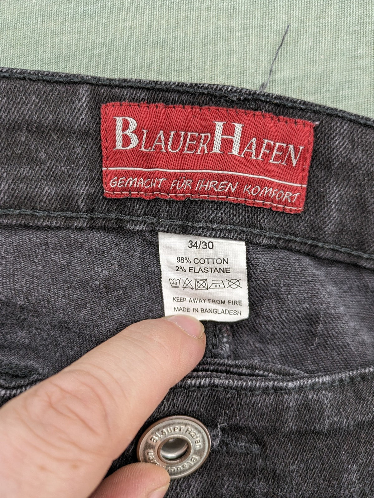Blauer black straight jeans washed denim five-pocket design with stretch material.