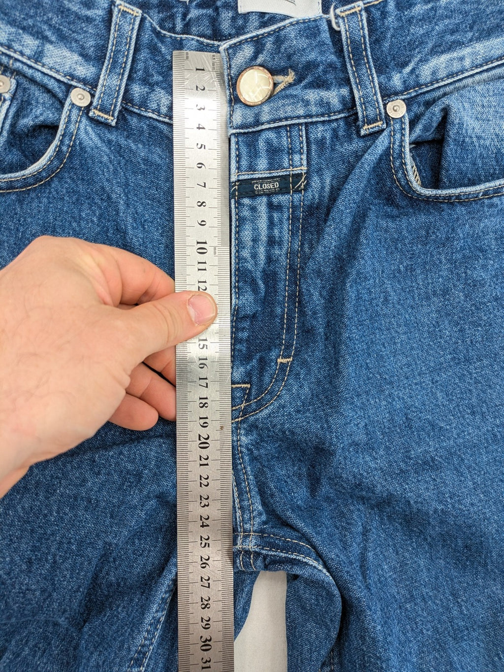 CLOSED blue straight leg jeans size 27, high waist, 100% cotton, classic wash.