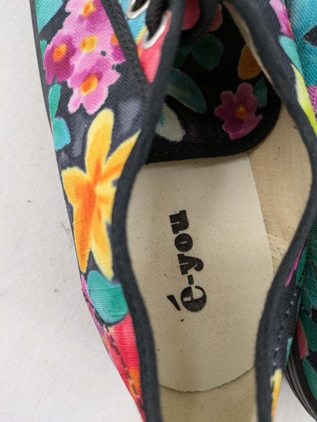 é-you multi floral pattern sneakers on black fabric with comfortable plateau sole and laces