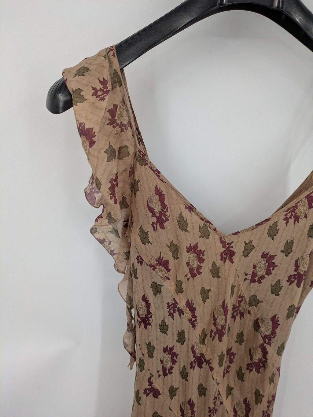 Zara Woman beige bridal party dress with floral pattern and asymmetrical ruffle details.