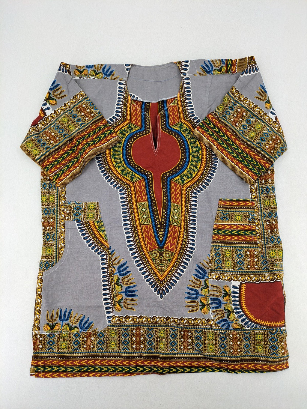 Kaftan multi Dashiki top grey with tribal patterns and front pockets, V-neck design.