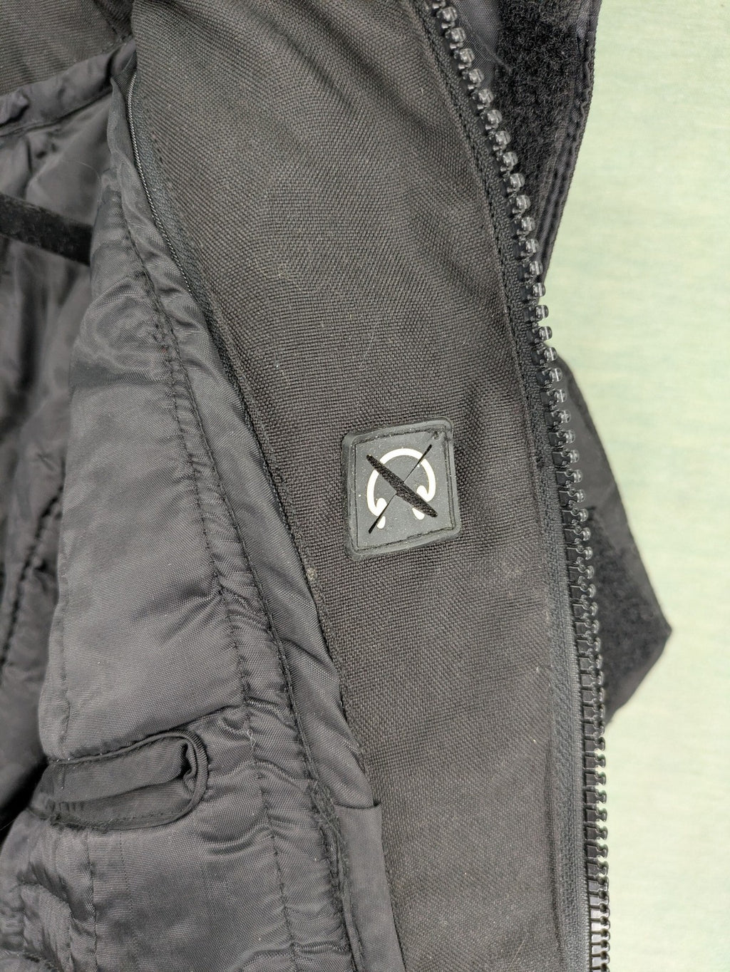 Advanced Experience black motorcycle jacket with Z-Liner membrane and CE protectors, durable Cordura material.