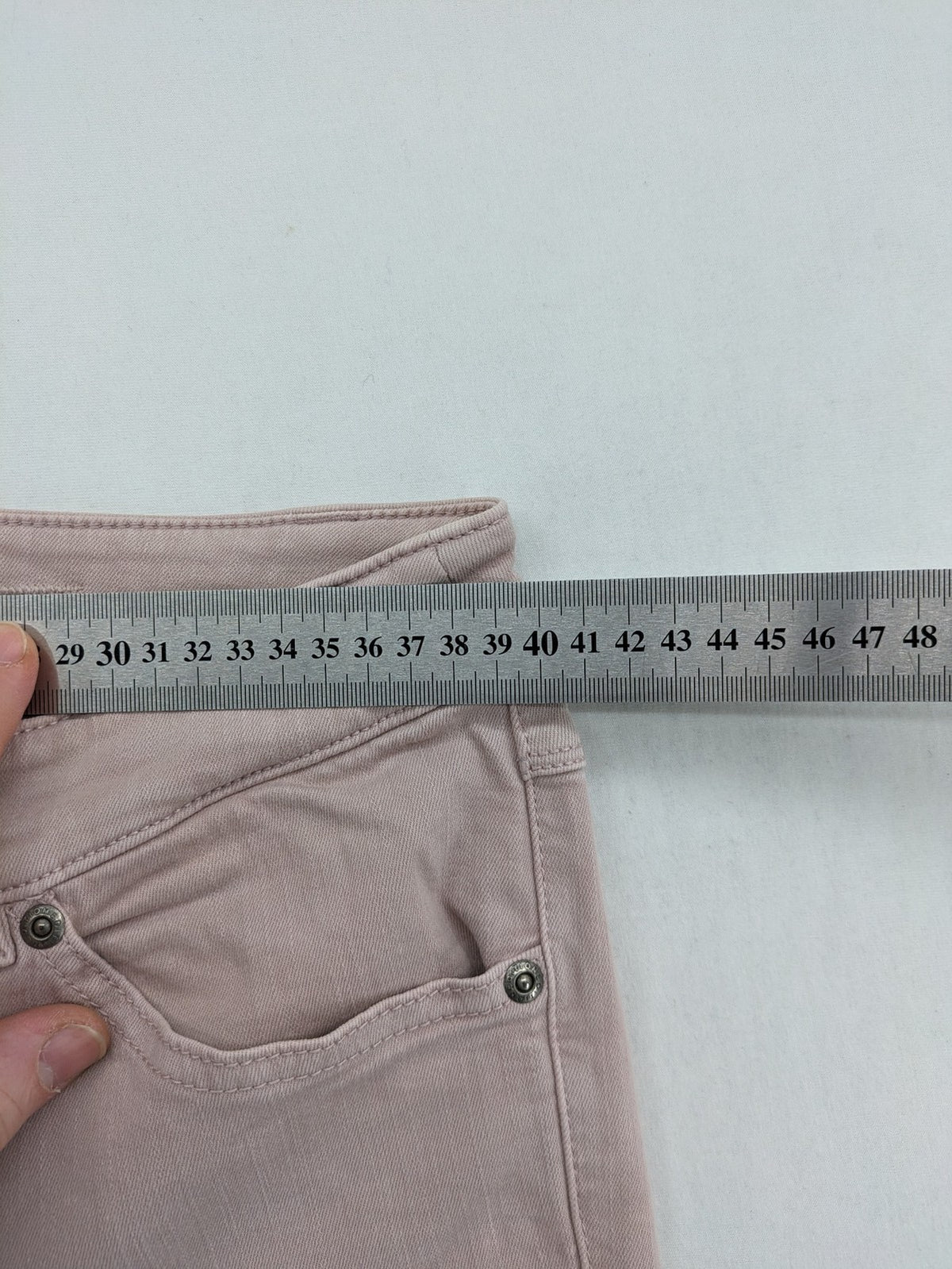 Gerry Weber pink straight jeans classic 5-pocket style with zipper and button closure.