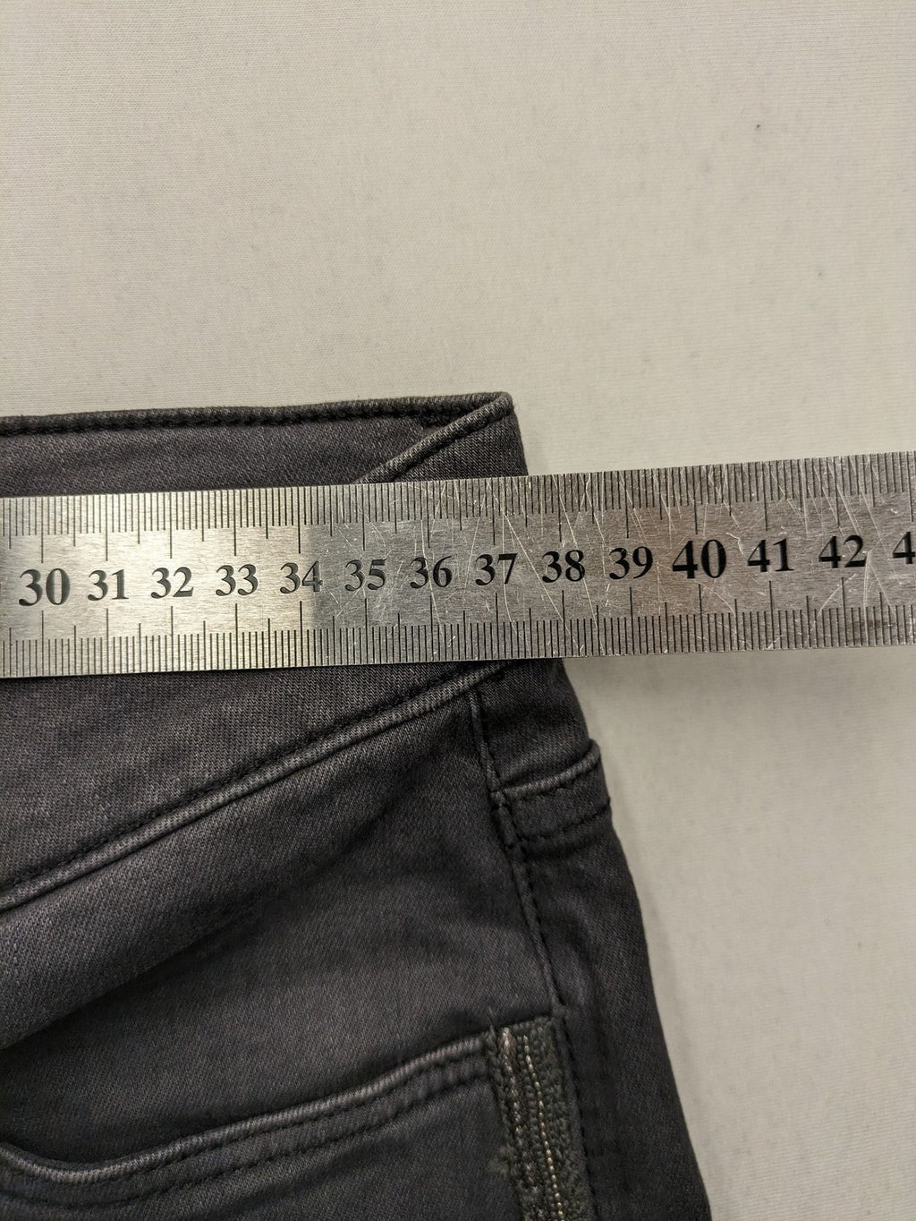 BRAX straight jeans grey with pearl detailing on outer seams, five-pocket style.
