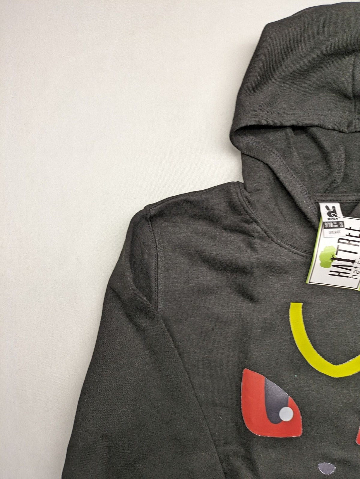 Kinder black hoodie featuring Umbreon graphic, soft cotton-polyester blend, classic pullover style.