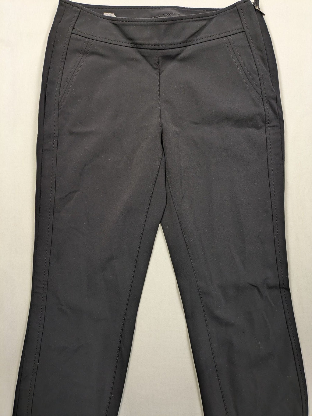 Sportalm Kitzbühel grey pants slim fit with embroidered back pockets and side zipper.