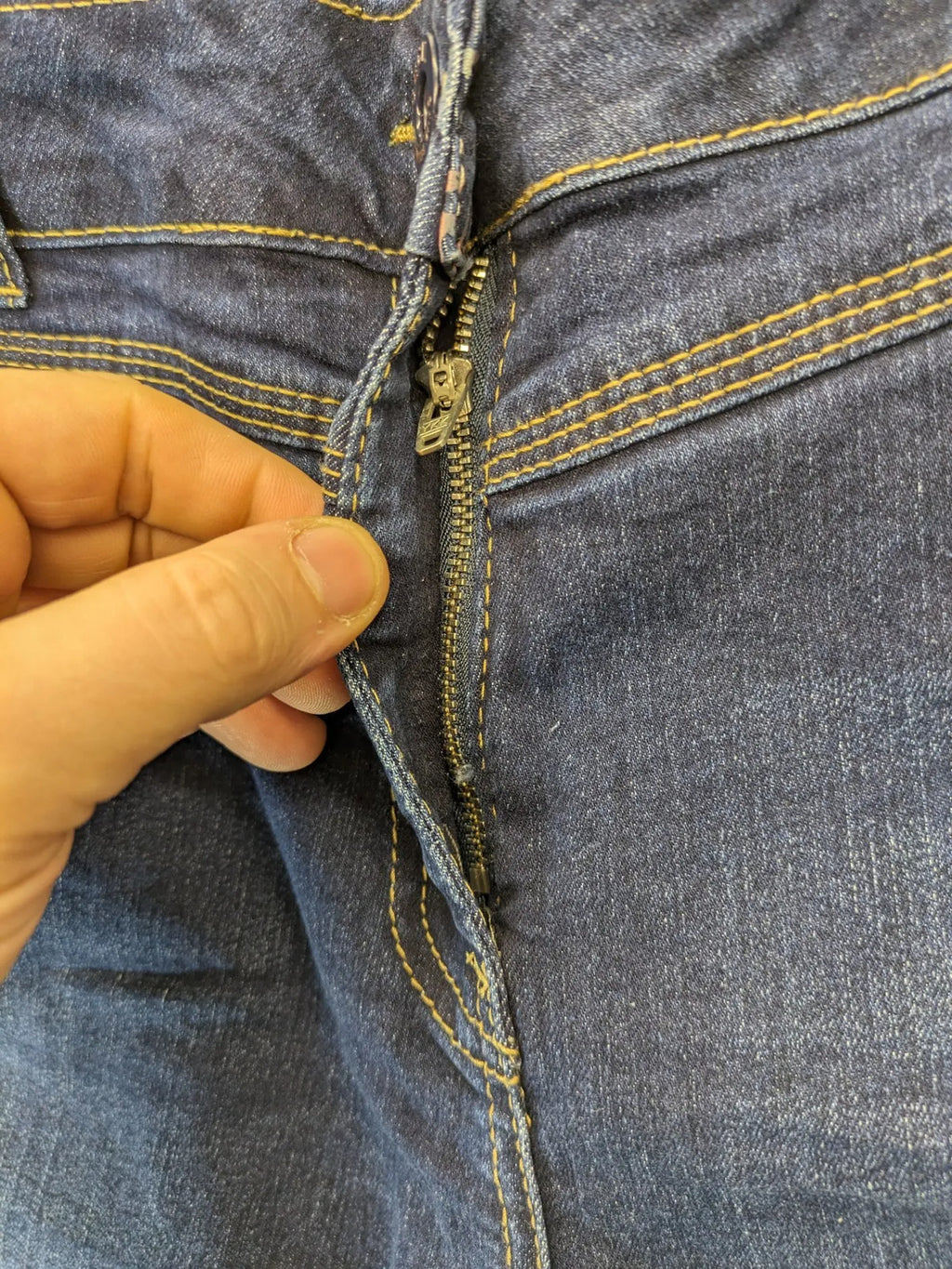 Cecil blue straight jeans with decorative inner waistband pattern and classic 5-pocket design.