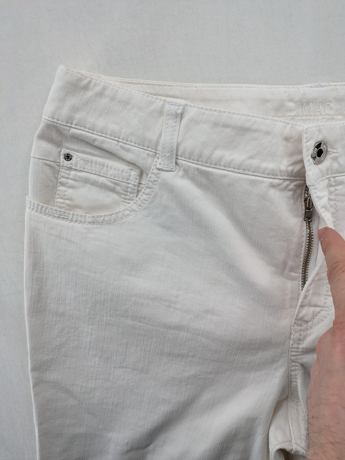 Mac Jeans white straight jeans cotton stretch with logo and modern fit.