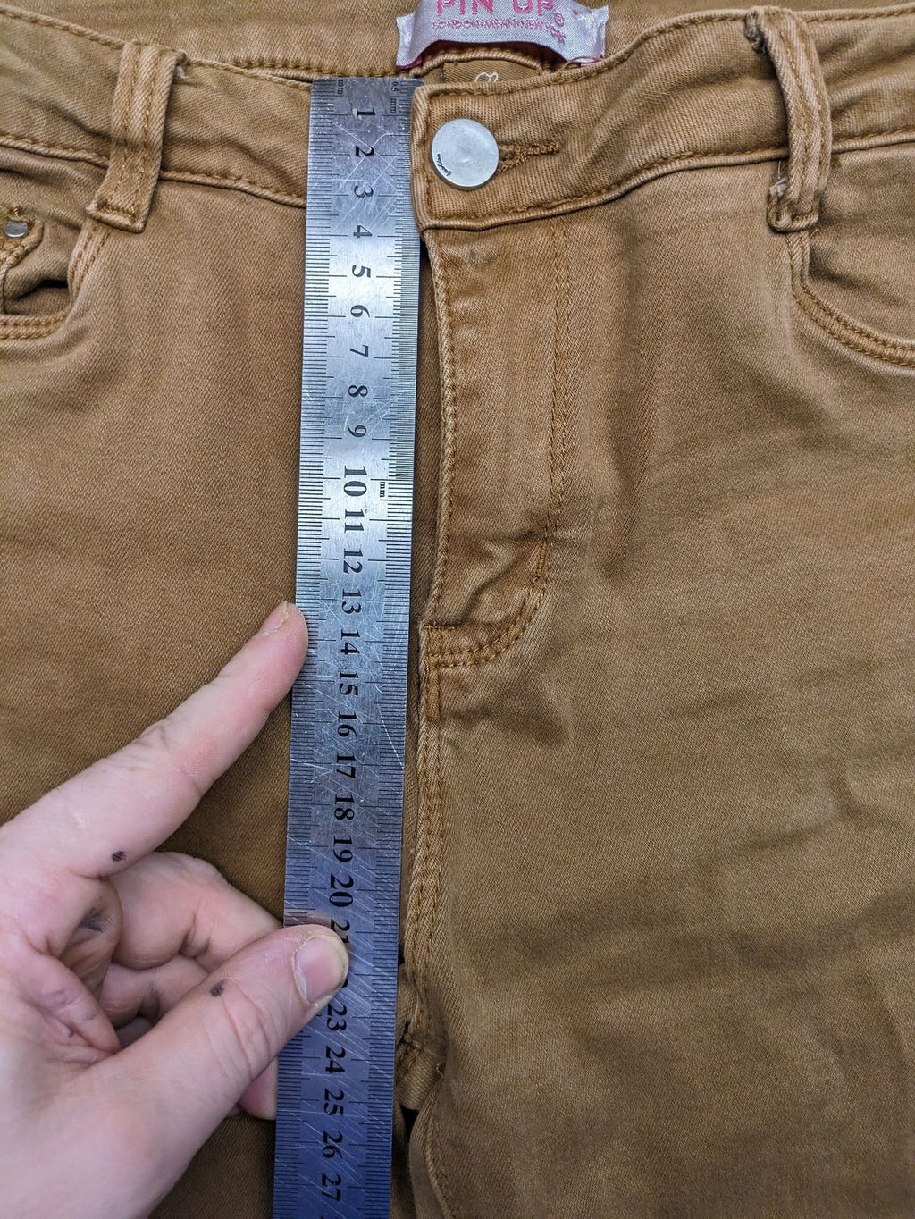 Pin Up khaki skinny jeans classic 5-pocket design with zipper and button closure