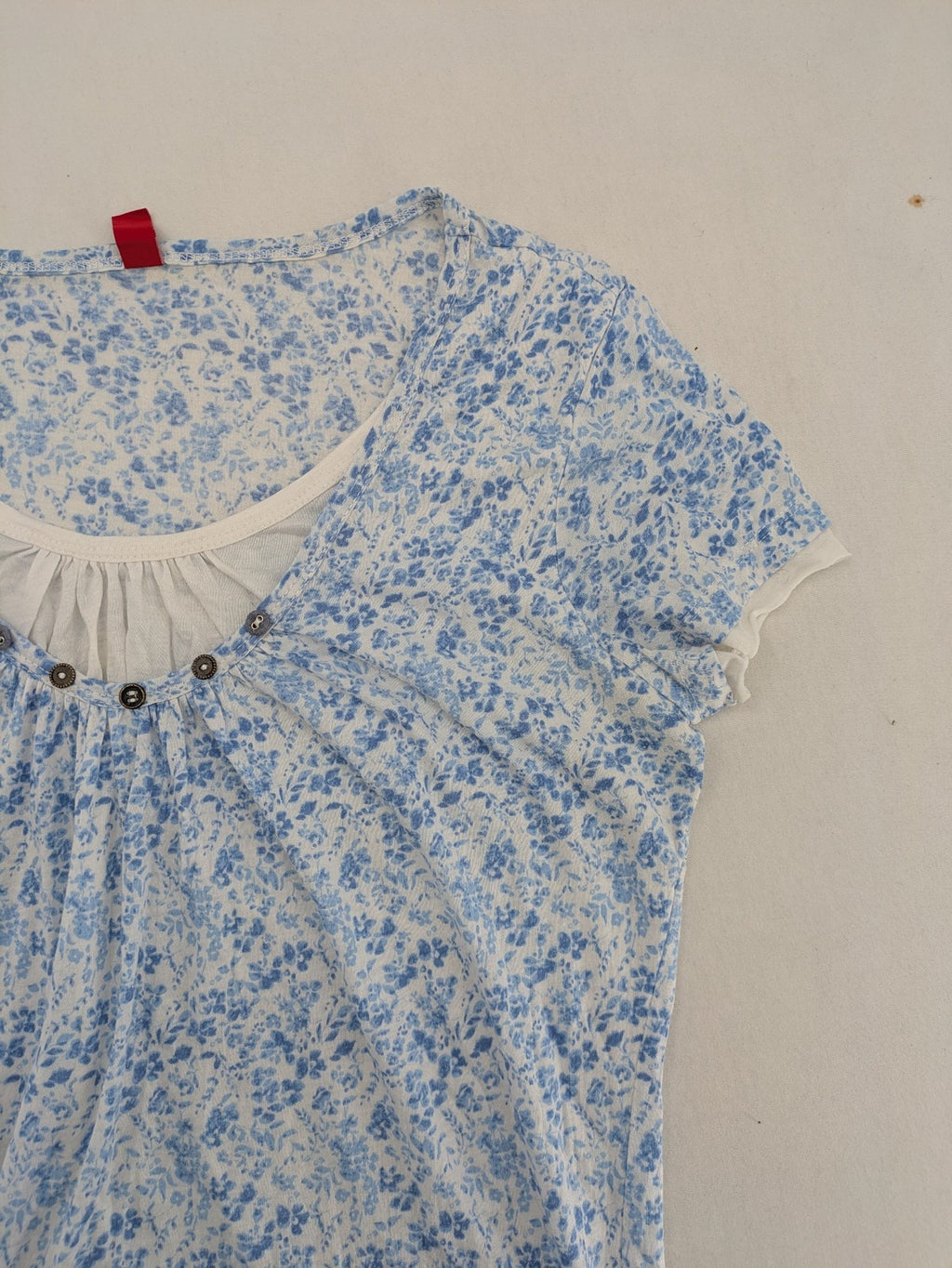 edc blue and white floral top short sleeve gathered neckline decorative eyelets
