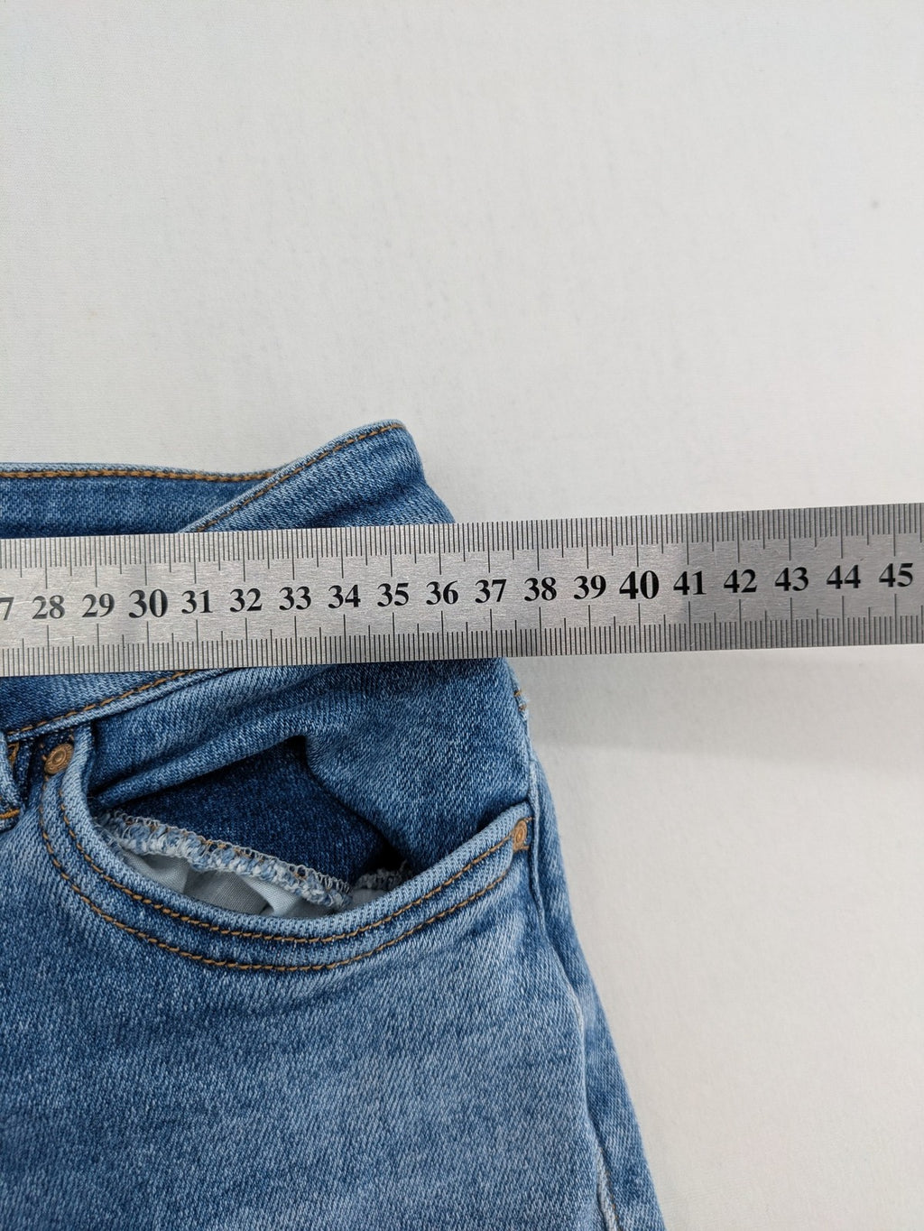 ONLY blue skinny jeans high waist with classic 5-pocket design and zip fly.