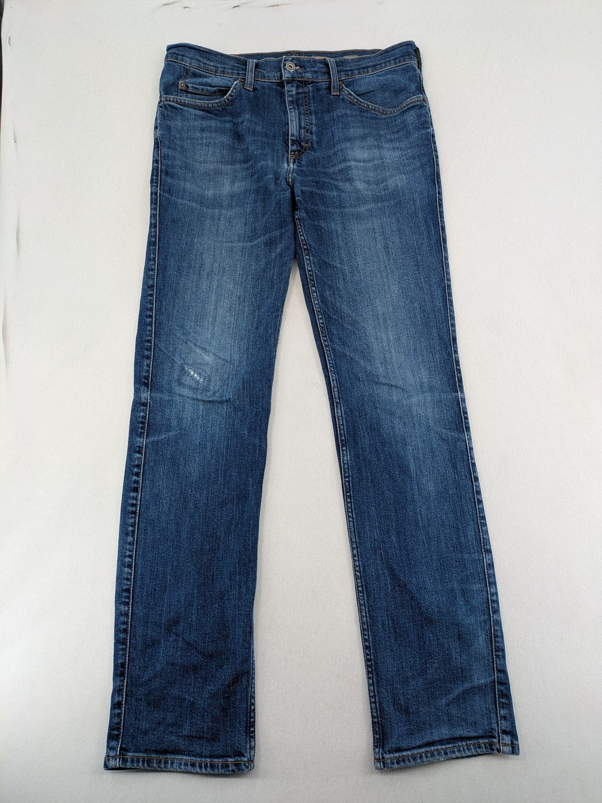 Mustang blue tapered jeans with slim fit, medium rise, and classic denim texture.
