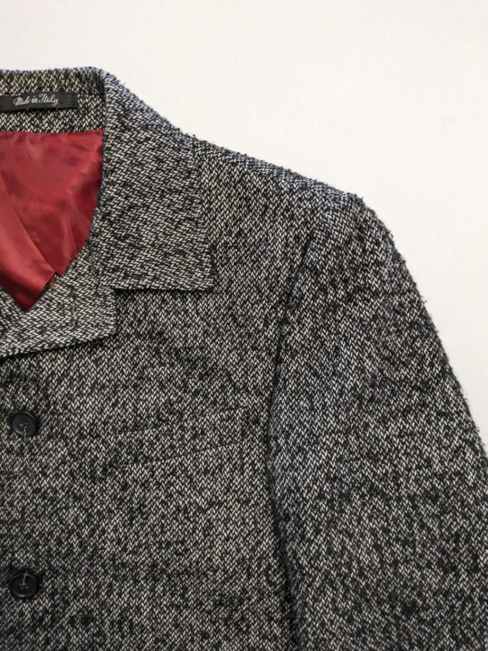 Uomo grey and pink wool coat with red lining and button closure, size 54.