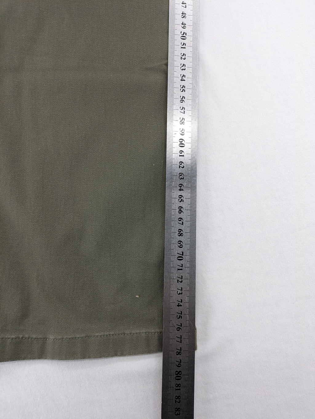 Man's World khaki chino pants with button and zipper closure, made from cotton-elastane blend.