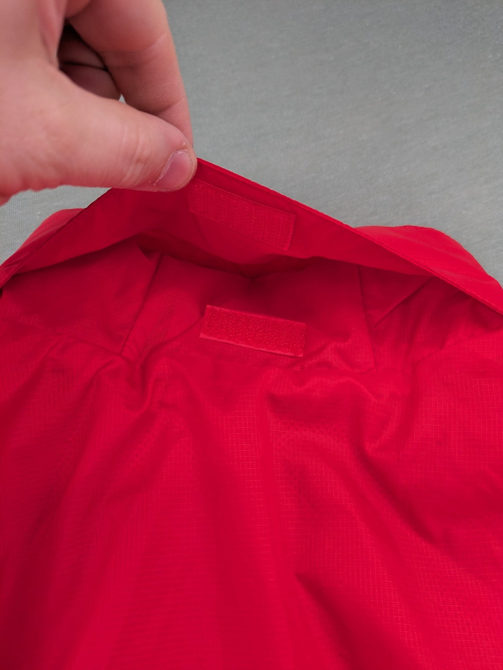 Puma red windbreaker jacket full zip with iconic logo and breathable mesh lining.