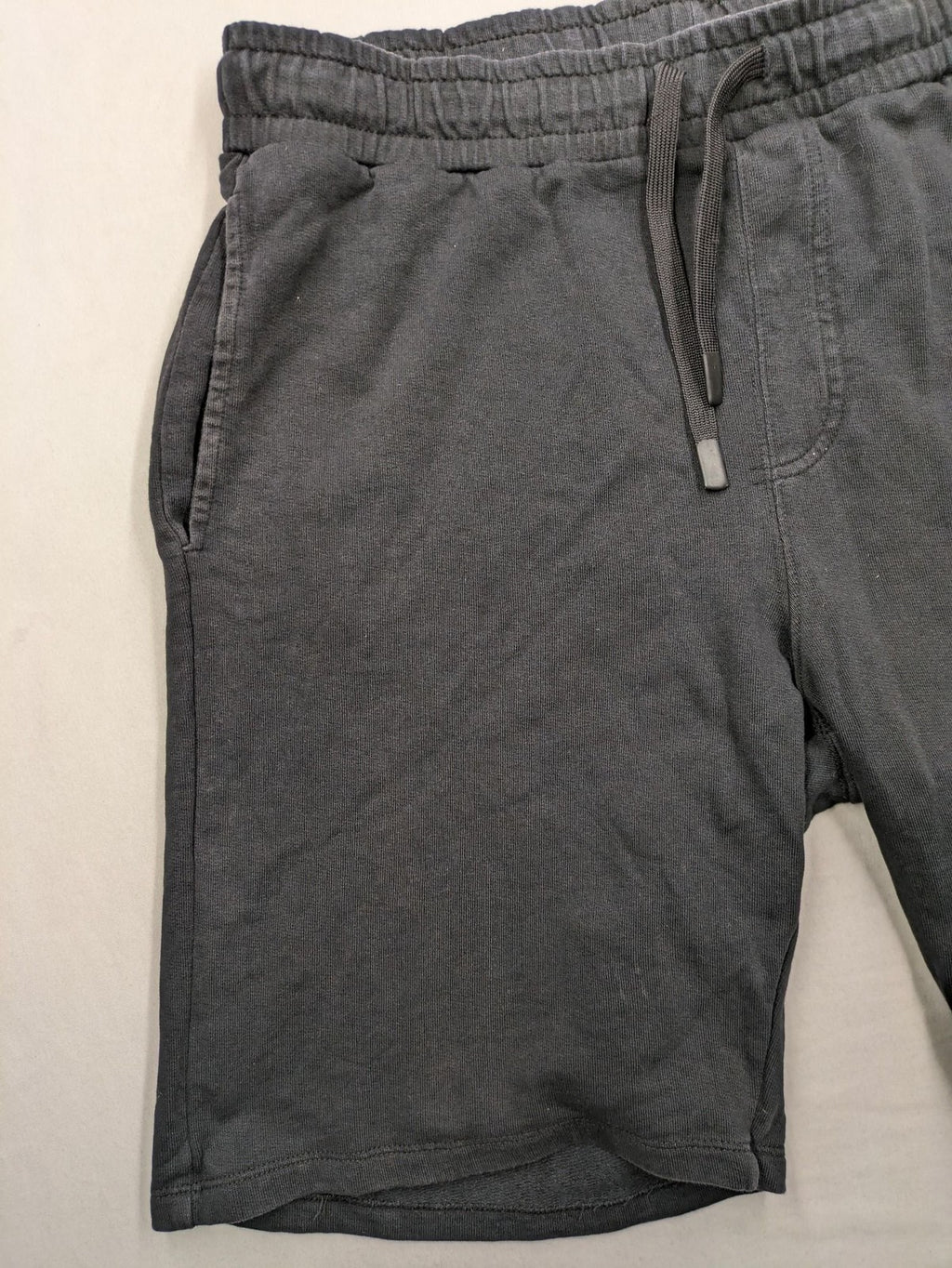 Mavi grey cargo sweat shorts slim fit with elastic drawstring and side pockets.