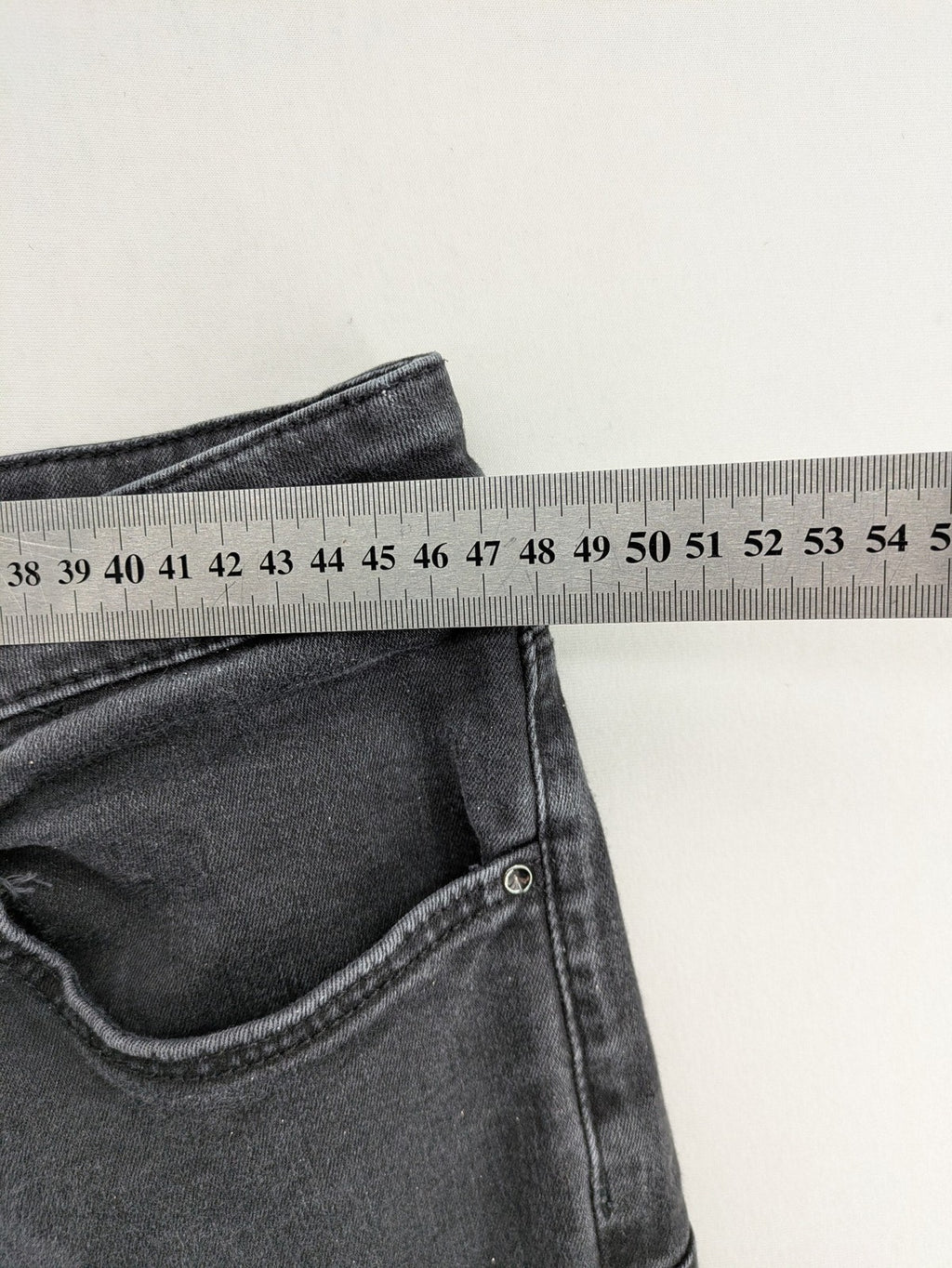 C&A grey straight jeans with Flex Shaping technology and classic 5-pocket design.