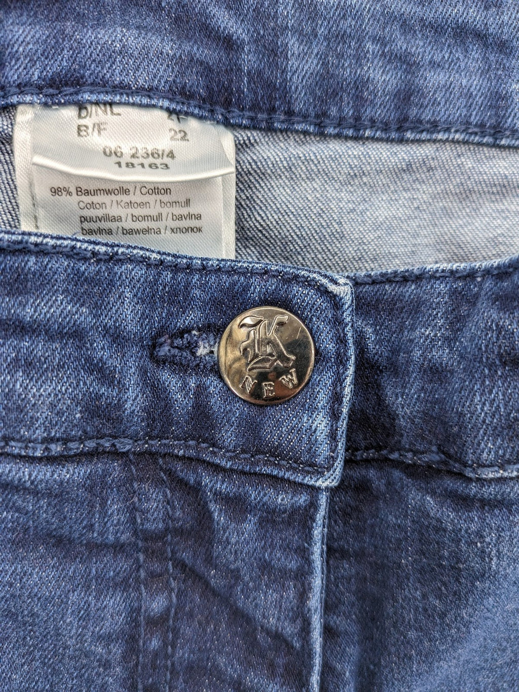 Damen blue straight jeans with embellished back pockets, cotton-elastane blend, mid-rise.