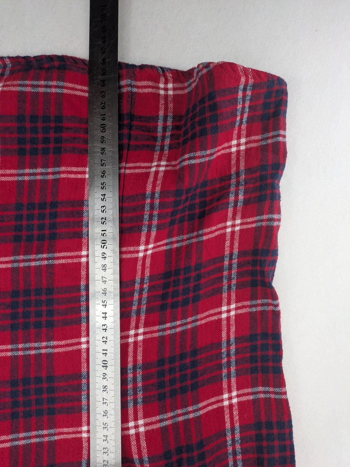 Baumwolle red check flannel shirt long sleeve with two chest pockets and button-down collar.