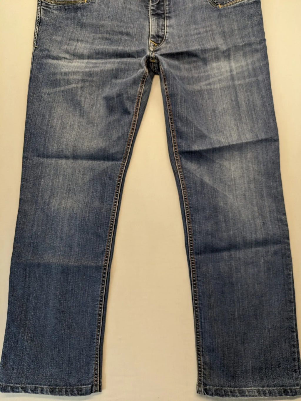 Atelier Gardeur blue straight jeans with five-pocket design and Superflex technology.