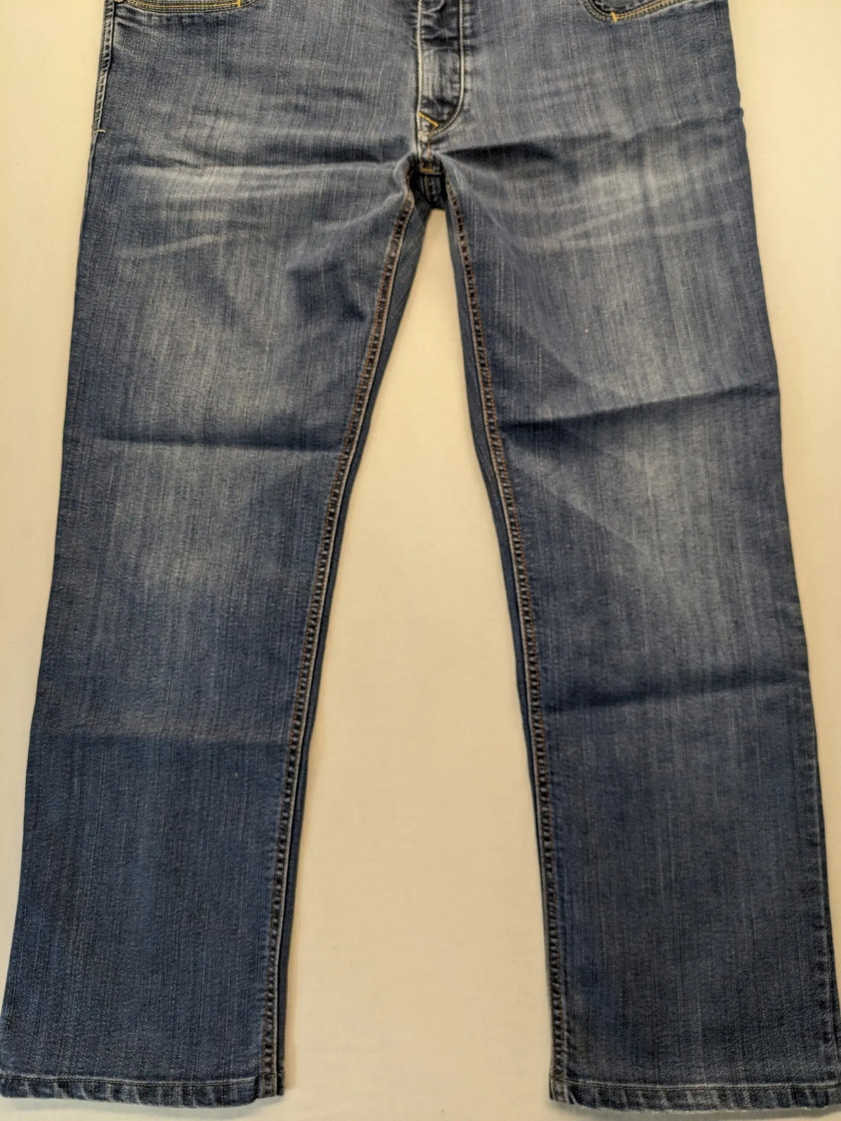 Atelier Gardeur blue straight jeans with five-pocket design and Superflex technology.