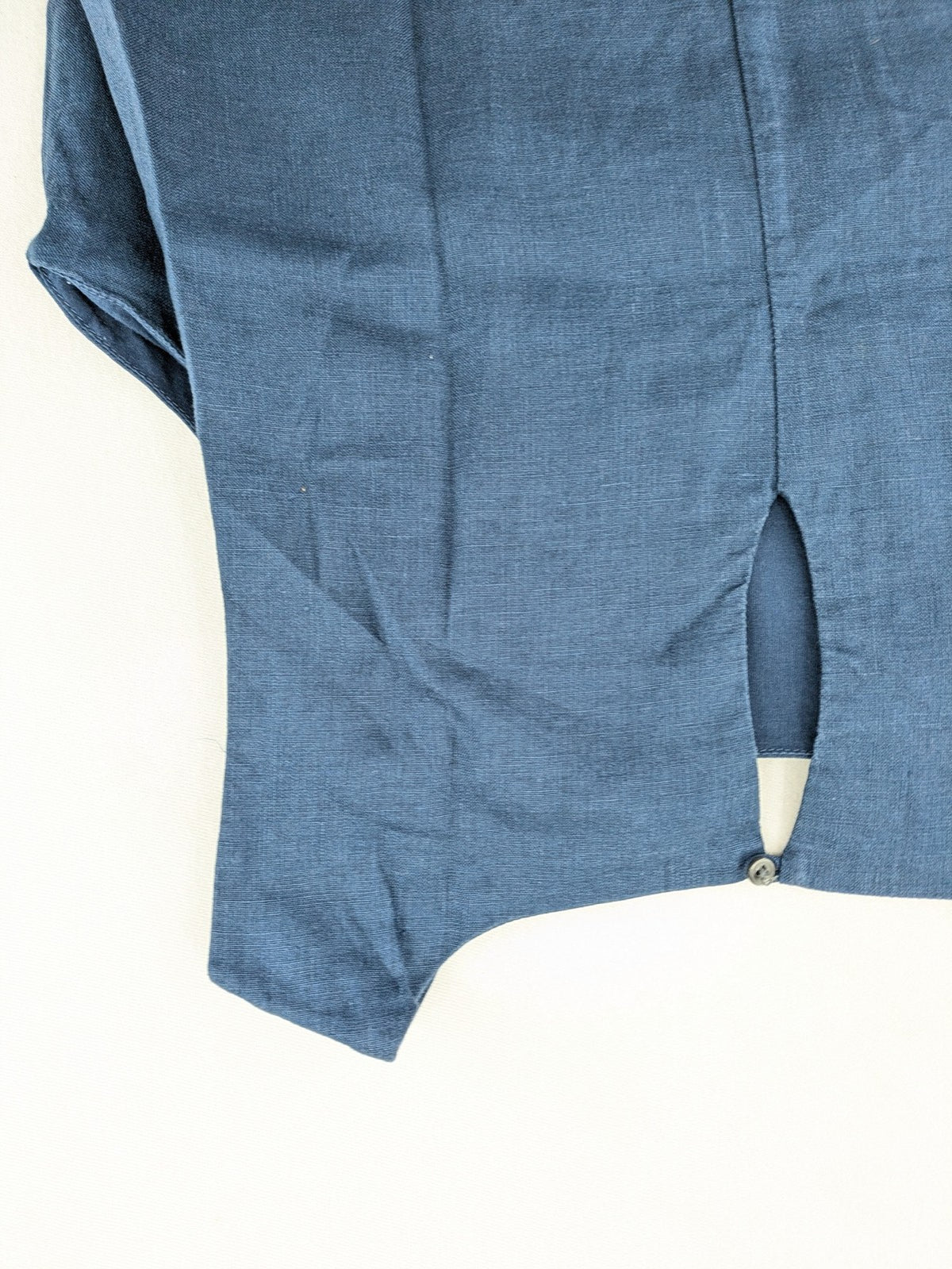 28 Palms blue A-line dress, sleeveless, 100% linen with classic round neckline.