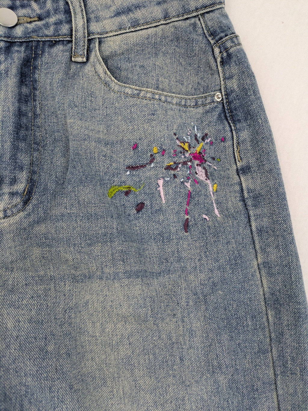 Straight Leg blue straight jeans high waist with colorful embroidered splashes