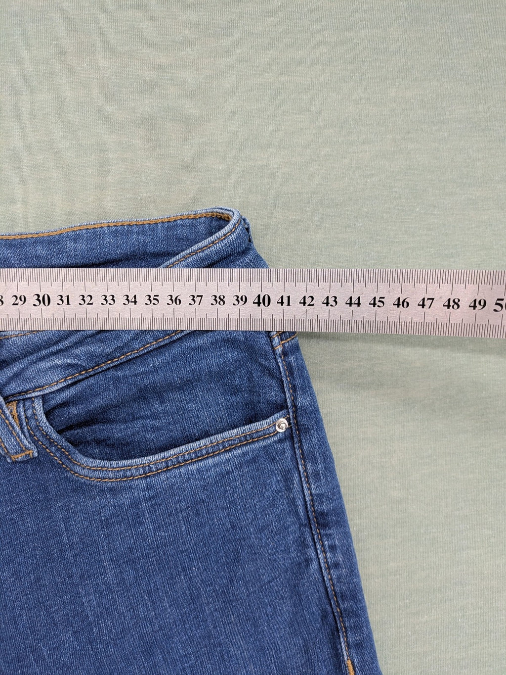 Q/S blue superslim fit jeans with classic 5-pocket style and zipper detail.