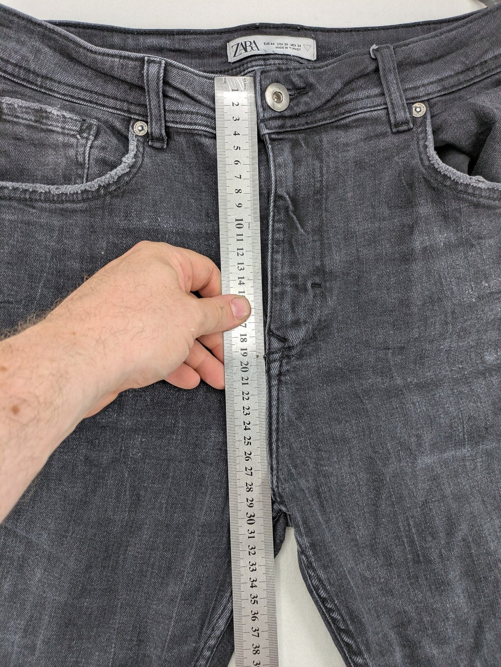 Zara slim fit jeans grey washed with distressed details and frayed hem.