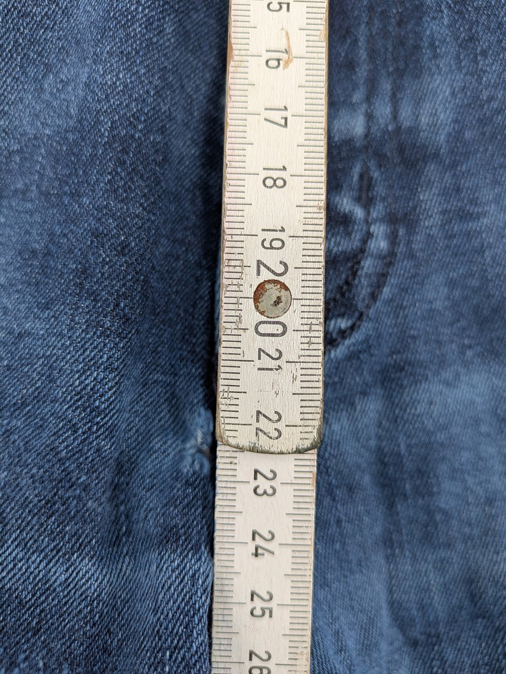 Wrangler straight jeans blue with iconic "W" stitching on back pockets.