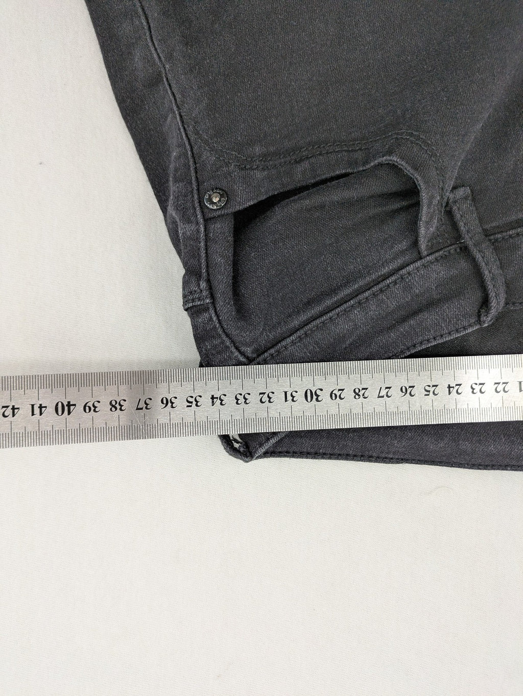 ONLY black skinny ankle jeans with zipper details and classic 5-pocket design.