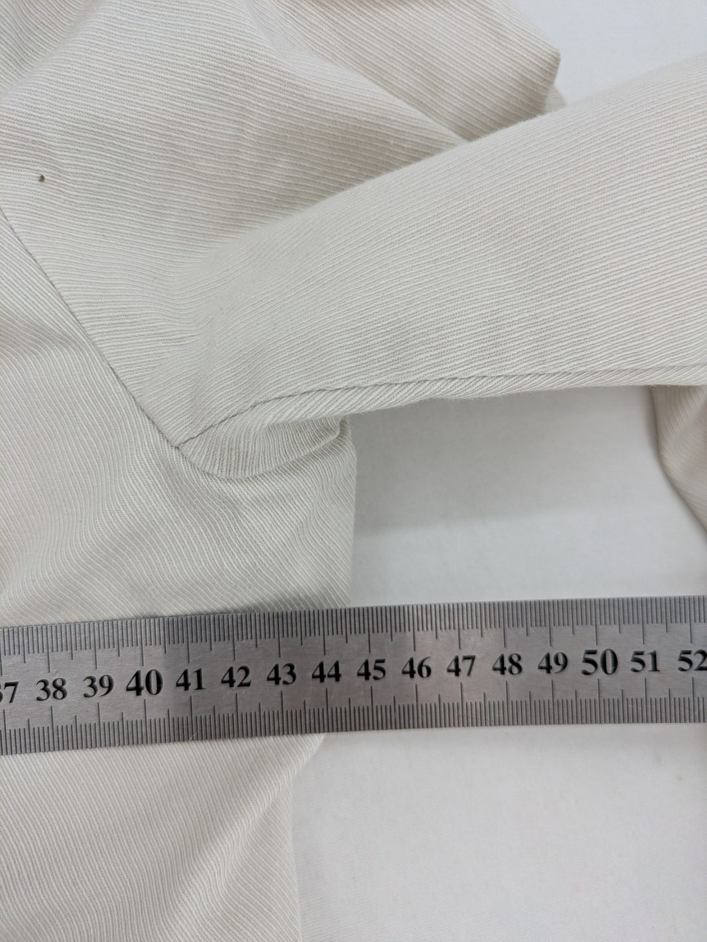 H&M beige trench coat size 38, classic design with button closure and striped lining.