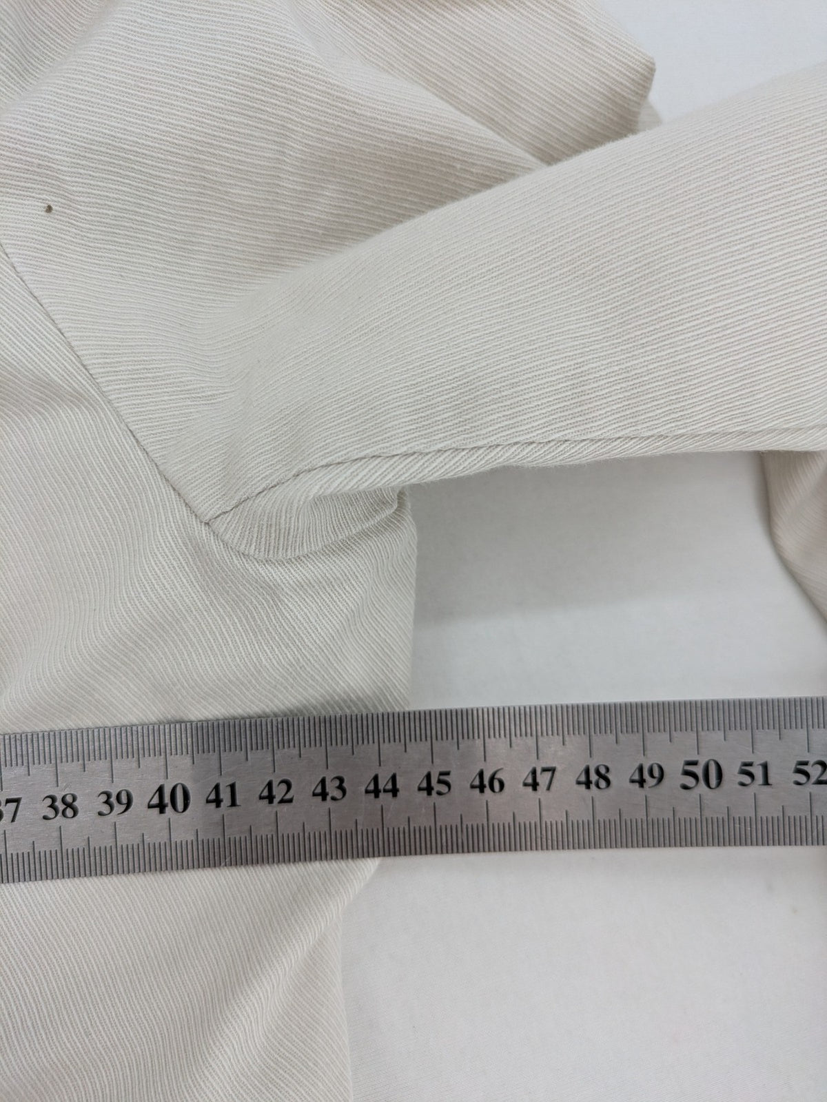 H&M beige trench coat size 38, classic design with button closure and striped lining.