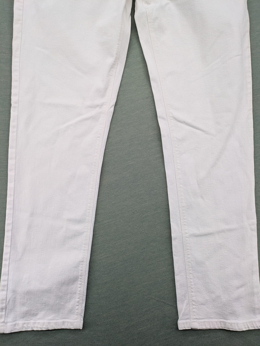 Blue Motion white tapered fit jeans with classic 5-pocket design and stretch cotton material.
