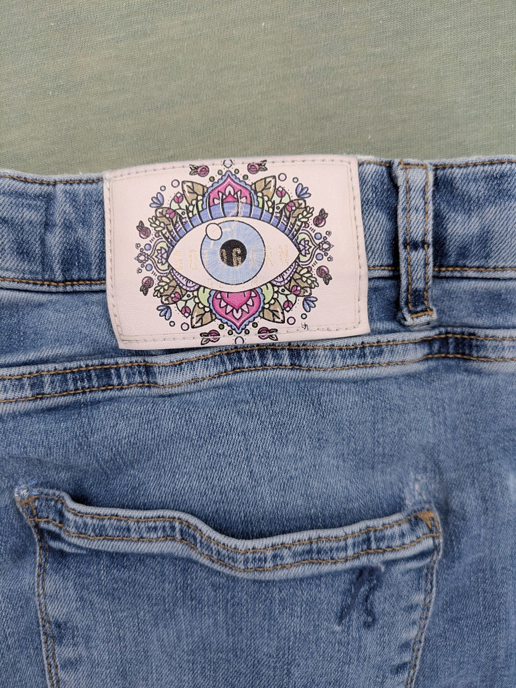 Goldgarn blue flare jeans with classic 5-pocket design and stretch denim material.